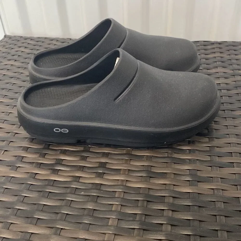 Oofos clogs shoes, women’s size 8